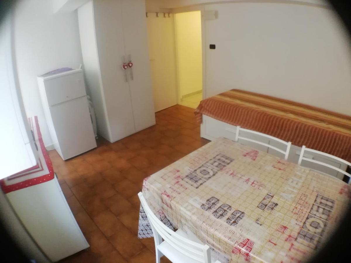 Over The Rainbow - Cozy Studio In The Centre Of Ferrara Lejlighed Eksteriør billede